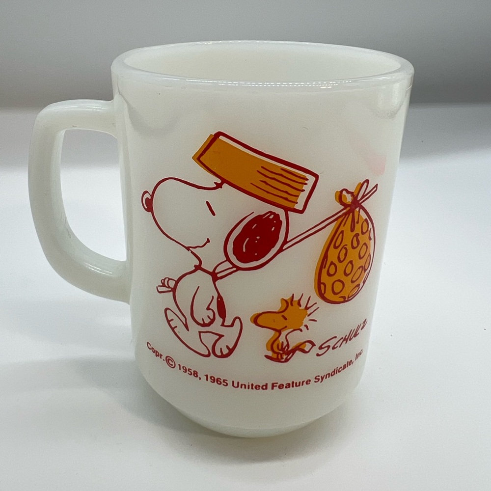 Vintage milk glass White and Red Snoopy Ceramic Mug